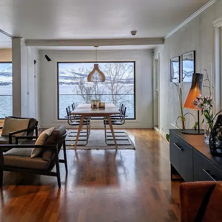 Hus Med Egen Strandlinje Tromsø