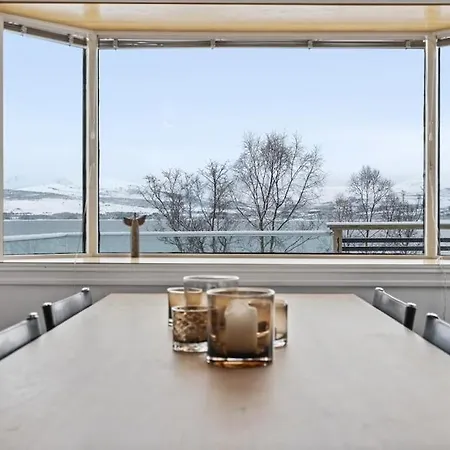 Hus Med Egen Strandlinje 아파트 트롬쇠